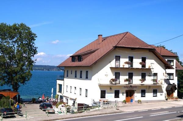 Gasthof Mit Seeterasse & Appartements Zur Landeroith Weyregg Ngoại thất bức ảnh